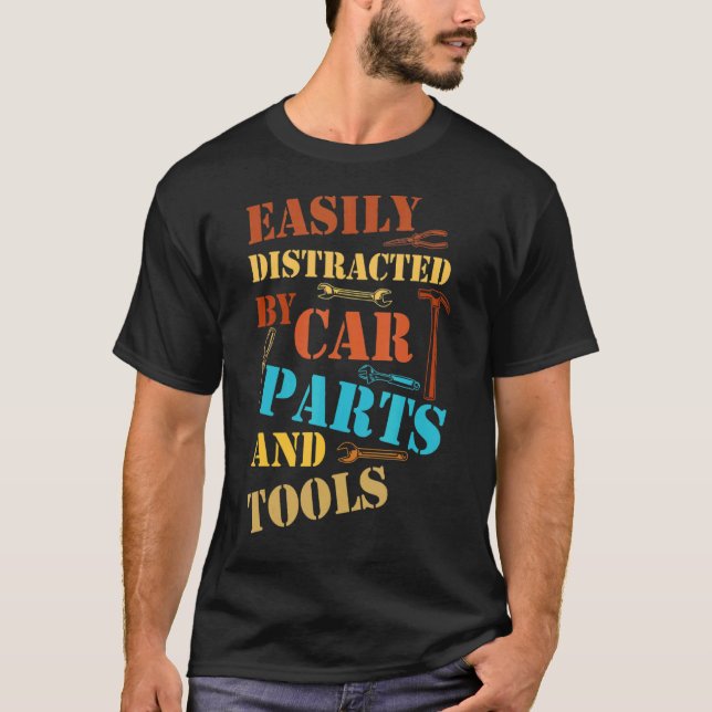 Enkelt utspridd med bildelar och Verktyg mekanik T Shirt (Framsida)