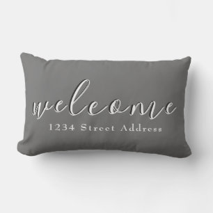 Enkelt välkomnande & Adress Skript Grått Lumbarkudde