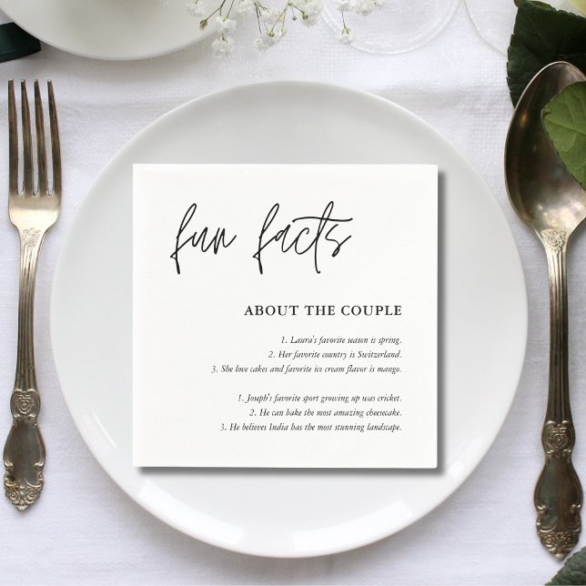 Enkla manus Svart Vitt Bröllop Intressanta Fakta Pappersservett (Simple script black white wedding napkins share fun facts and personalize your reception tables.)