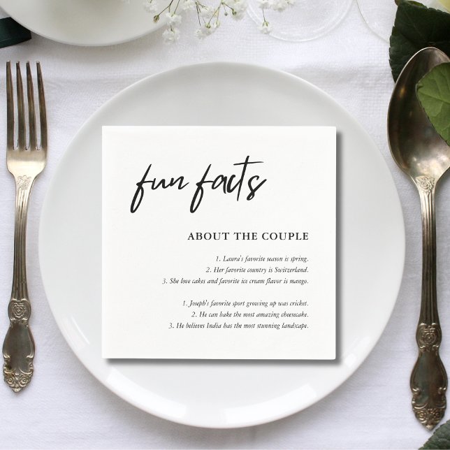 Enkla manus Svart Vitt Bröllop Roliga Fakta Pappersservett (Simple script black white wedding fun facts napkins add charm and spark guest conversations)