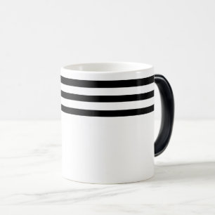 Enkla minimalistiska svarta och vita ränder magisk mugg