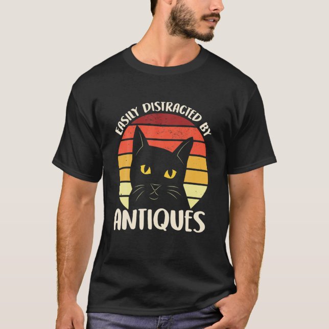 Enklare utspridd av antikviteter, Cat Junking Funn T Shirt (Framsida)