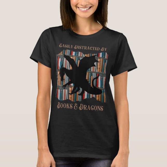 Enklare utspridd av Bokar och drakar T Shirt (Framsida)