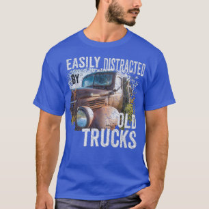 Enklare utspridd av gamla klassiska Lastbilar-bila T Shirt