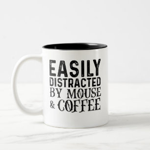 Enklare utspridd av mus och kaffe Två-Tonad mugg