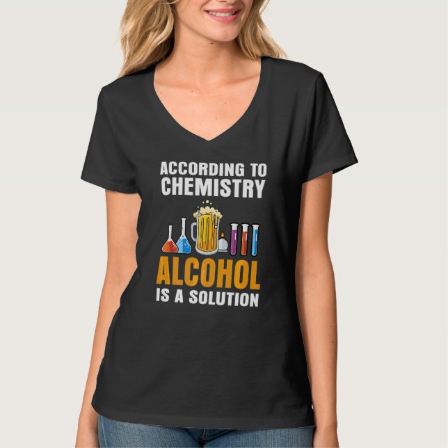 Enligt kemin är alkohol en lösningsspets t shirt (Framsida)
