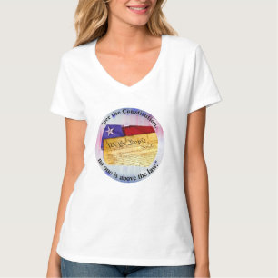 - Enligt konstitutionen står ingen över lagen. T Shirt