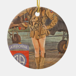 Enlist i det 82nd luftburet julgransprydnad keramik