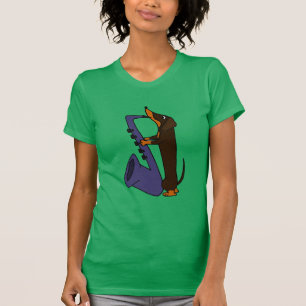 Enorm taxhund som leker saxofonen t-shirt