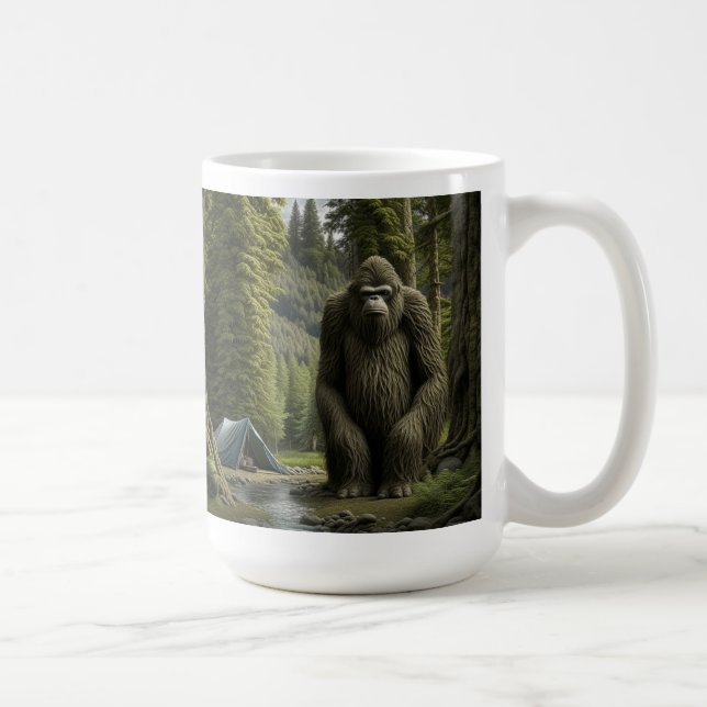Enormig Bigfoot som sitter i skogen Kaffemugg (Höger)