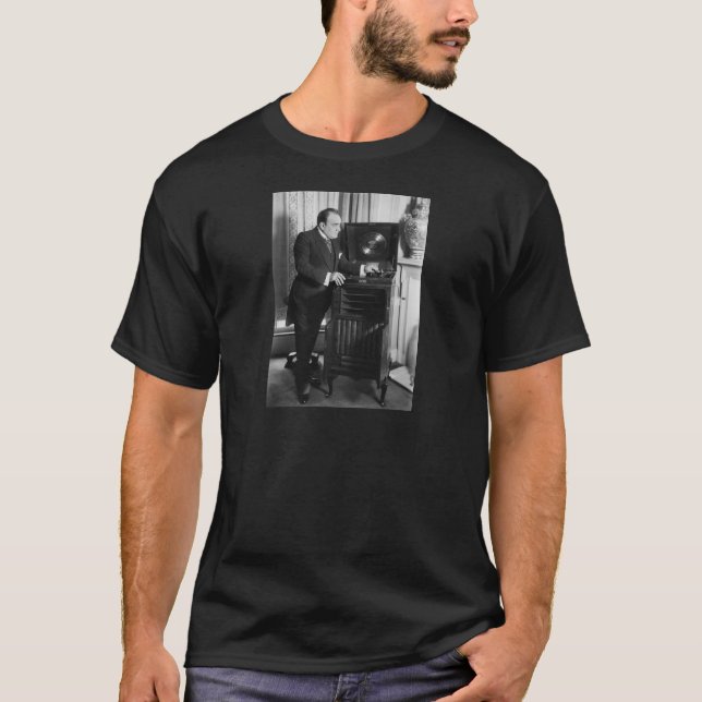 Enrico Caruso med en Victrola brännmärker Tee Shirt (Framsida)