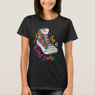 Ensamma Autism Medvetenhet Pussel Skor Var Snäll b T Shirt