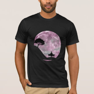 Ensamma nattliga tankar under rosa halvmåne t shirt