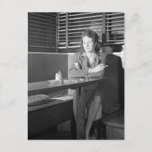 Ensamt flicka på en bar, 1943 vykort