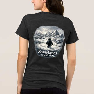 Ensamt pingvin på isig horisont t shirt