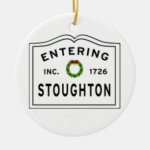 Entering Stoughton Massachusetts Julgransprydnad Keramik