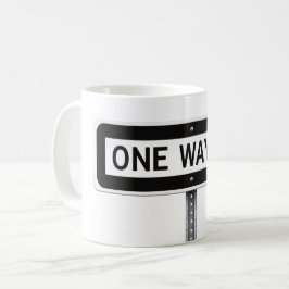Envägs svart-vit gatuskylt kaffemugg