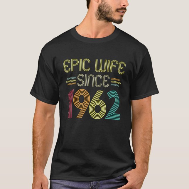 Epic-frun sedan 1962 - hennes 60:e Bröllop-anniver T Shirt (Framsida)