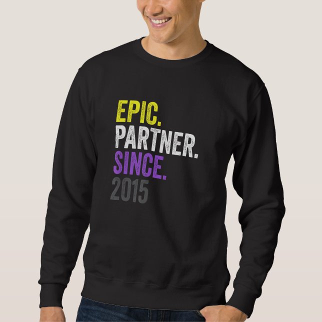 Epic Partner Since 2015 Anniversary Non Binary Pri Lång Ärmad Tröja (Framsida)