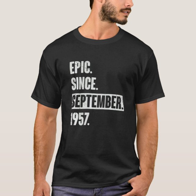 Epic sedan september 1957 65 år gammal 65e t shirt (Framsida)