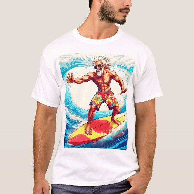 Epic Senior Surfer Riding Vågar med Stil T Shirt (Framsida)