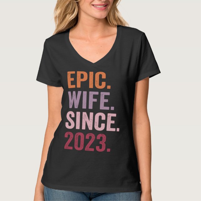 Epic Wife Since 2023 1 T Shirt (Framsida)