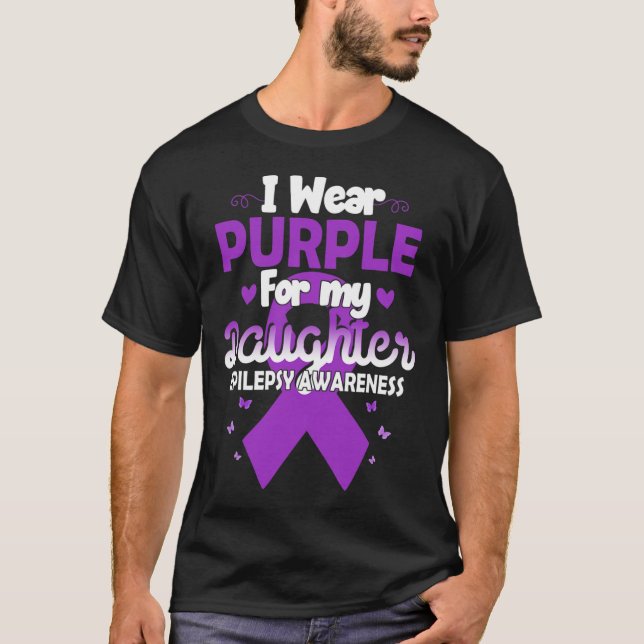 Epilepsi Ribbon I Bära Lila för mitt dotterkrig T Shirt (Framsida)