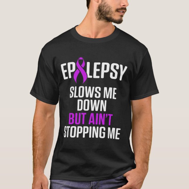 Epilepsy Awareness Slows Me Epileptic Warrior Surv T Shirt (Framsida)