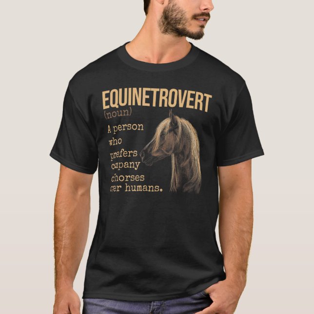 Equinetrovert Definition Equestrian Häst T Shirt (Framsida)