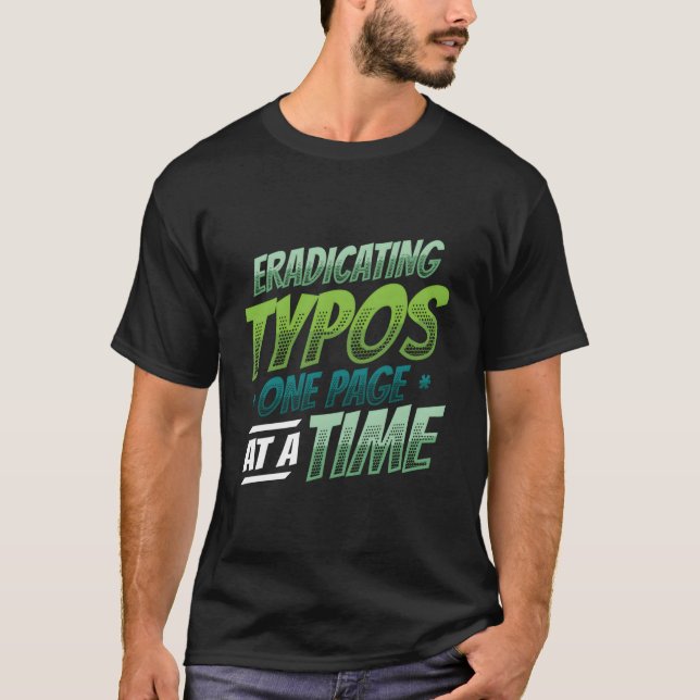 Eradicating Typos One Page At A Time Lector Proofr T Shirt (Framsida)