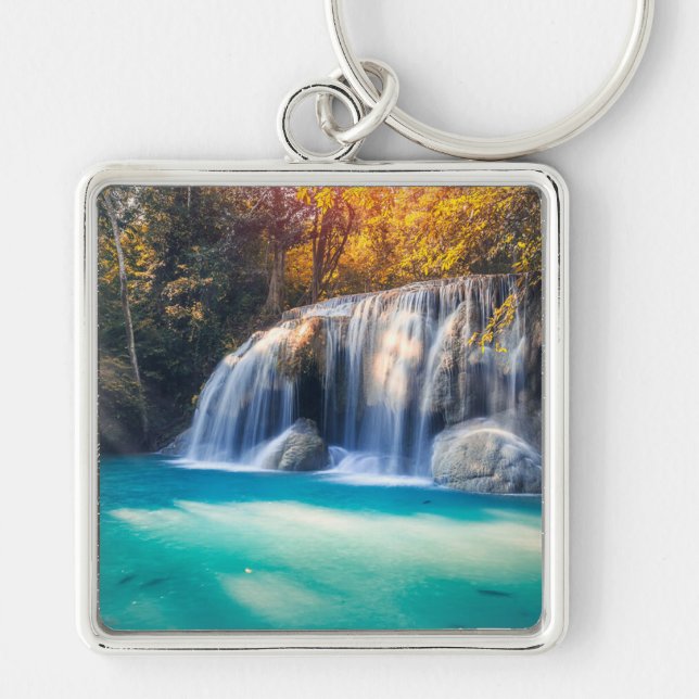 Erawan Waterfall i Kanjanaburi-provinsen Thailand Fyrkantig Silverfärgad Nyckelring (Framsidan)