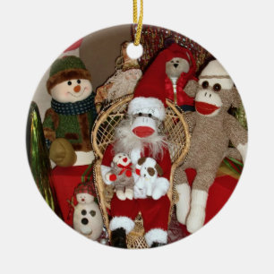 Ernie sock monkey besöker den Santa rundaprydnade Julgransprydnad Keramik