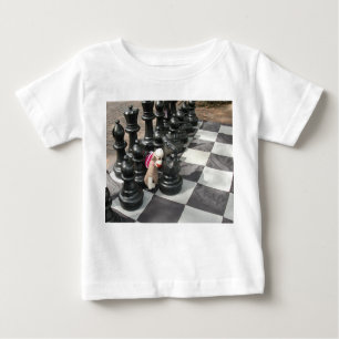Ernie spelar schess lilla skjorta i Sock monkey Tee