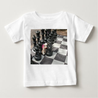 Ernie spelar schess lilla skjorta i Sock monkey Tee