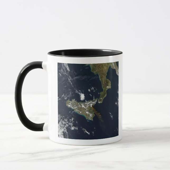 Eruption av Mt Etna på Sicilien Mugg (Vänster)