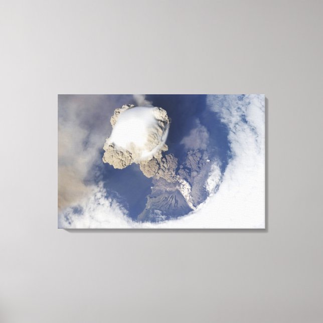 Eruption av vulkanen Sarychev Canvastryck (Framsida)