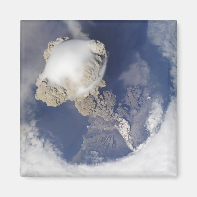 Eruption av vulkanen Sarychev Magnet (Framsidan)