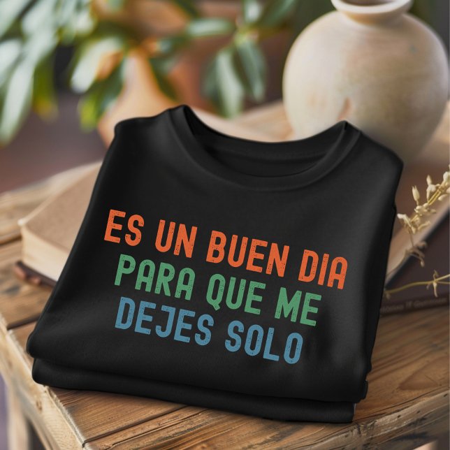 Es Un Buen Dia Distress Funny Spain T-Shirt (Skapare uppladdad)