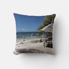 Escape to the white sands of Palawan Kudde