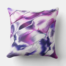 Esculpido de metall fosco, nas cores lilás e roxo