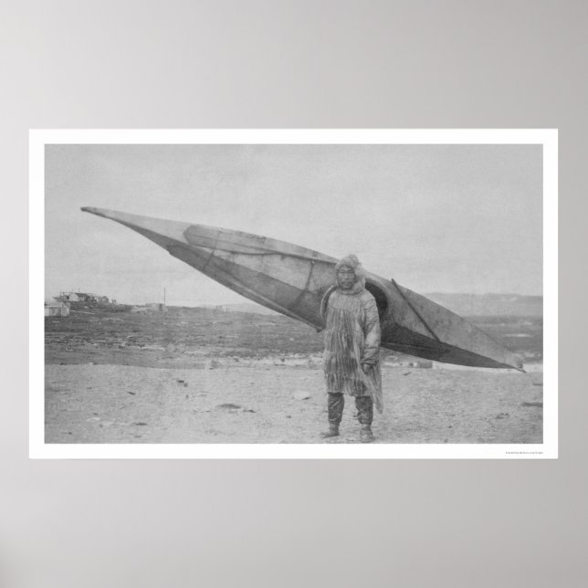 Eskimo Carrying Kayak 1909 Poster (Framsidan)