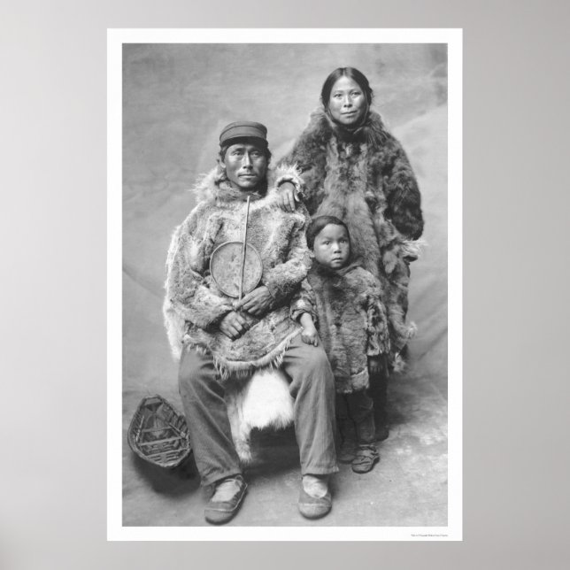 Eskimo Family Porträtt 1921 Poster (Framsidan)