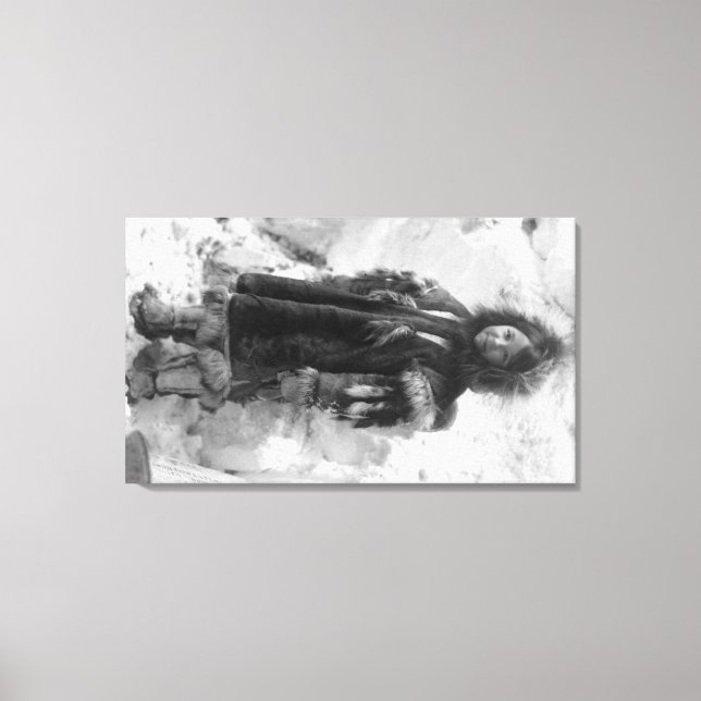 Eskimo Girl in a Parka in Nome, Alaska Canvastryck (Framsida)