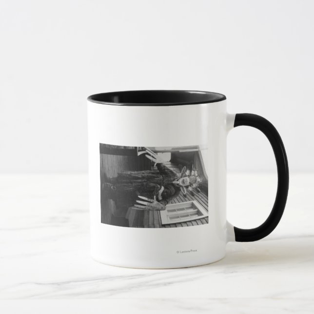 Eskimo Medicine Man och Sick Boy i Alaska Mugg (Höger)