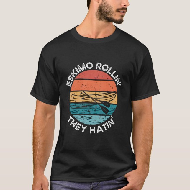 Eskimo Rollin' They In' Baktryck Kanot T Shirt (Framsida)