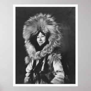 Eskimo Woman Wearing Päls Jackar 1915 Poster