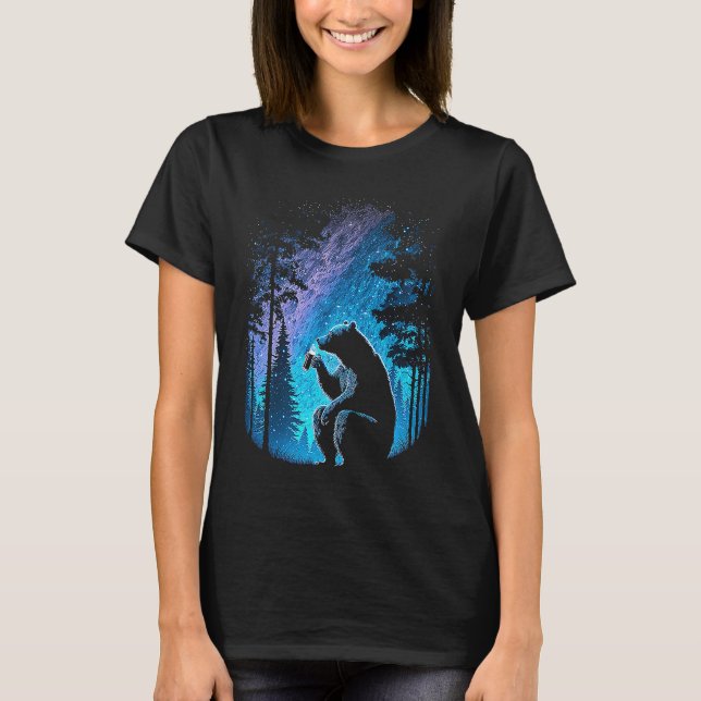 Esoteric Bear drinking Beer Night Forest T Shirt (Framsida)