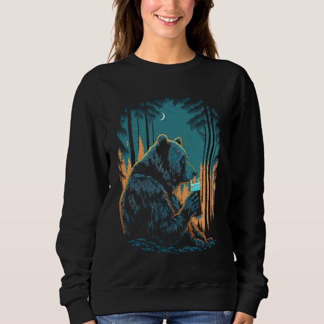 Esoteric Bear drinking Beer Night Forest T Shirt (Framsida)