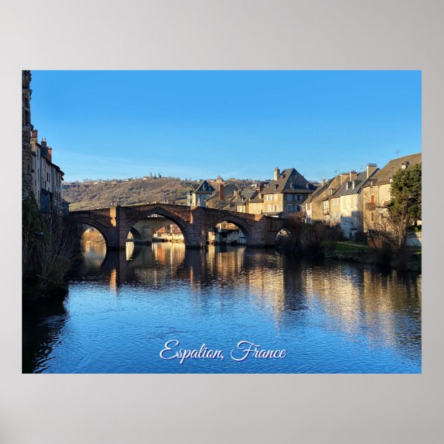 Espalion stad i en vulkanregion i Frankrike Poster (Framsidan)