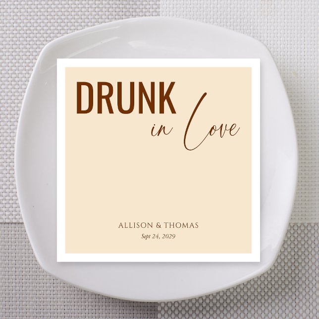 Espresso Script Berusad i Kärlek Anpassade Namn Pappersservett (Espresso script drunk in love custom names napkins for wedding reception)